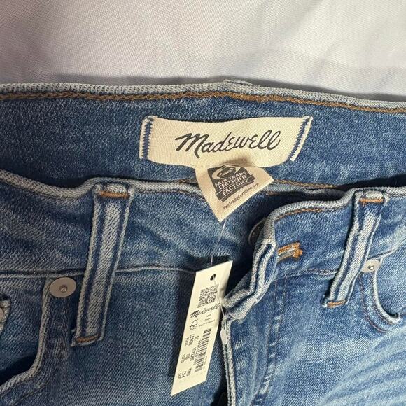 Medium wash blue madewell straight - Picture 3 of 6